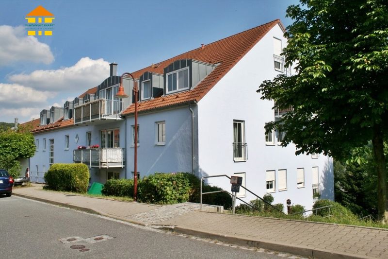 Ruhige Lage, mit Blick ins Grüne, Balkon und Tiefgaragenstellplatz